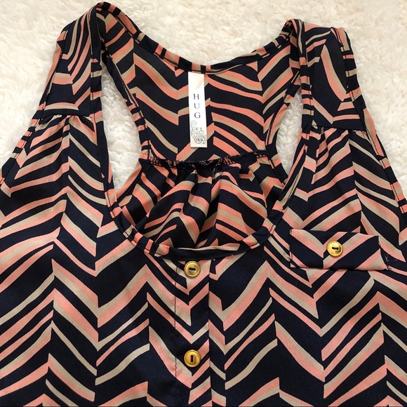 ⭐️Cropped Razor back Chevron Top - Picture 3 of 4